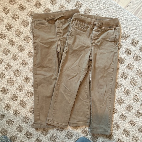 GAP Khaki Pants School Uniform Size size 5T (2 Pairs) - Picture 5 of 5